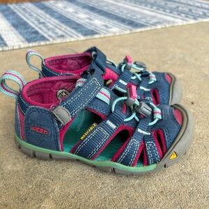 Keen Size 8 Toddler Girls Sandals Poseidon/Very Berry Pet Free Home